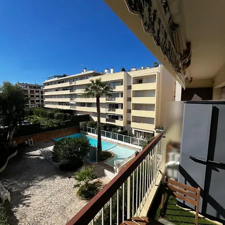 1-bedroom 50 M From The With Terrace Swimming Pool Ac Dom wakacyjny